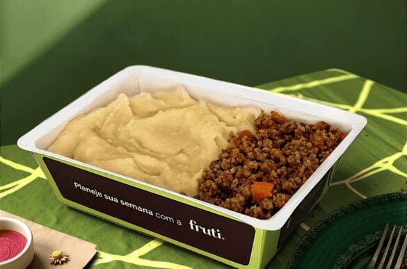 Purê de batata inglesa com patinho moído e cenoura da Frutifica, foto oficial do produto