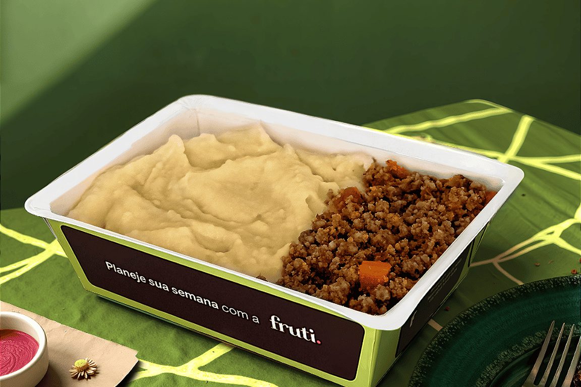 Purê de batata inglesa com patinho moído e cenoura da Frutifica, foto oficial do produto